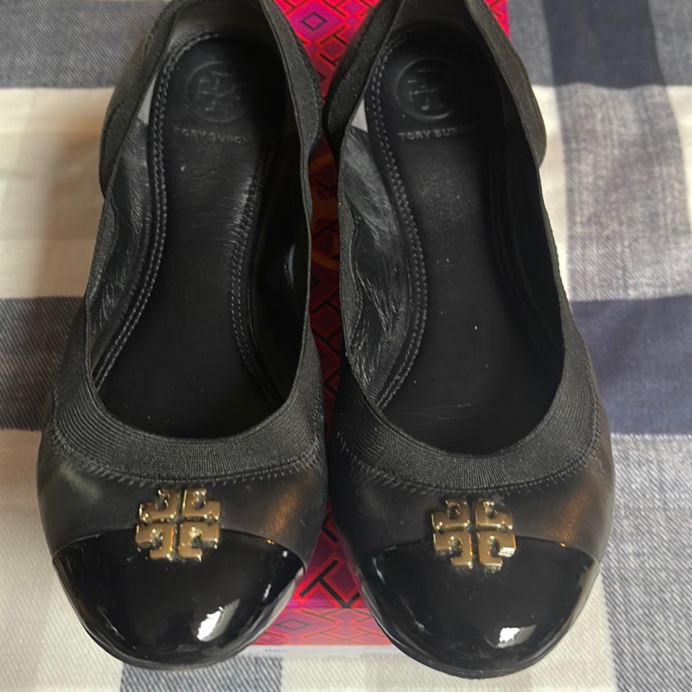 Black dress flats